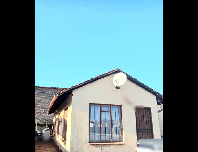 3 BEDROOM HOUSE FOR SALE IN CLAYVILLE